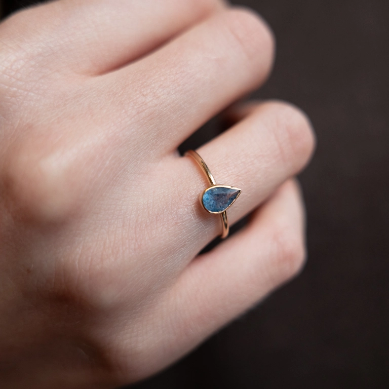 MAŁY BLUE ŁEZKA NO. 209